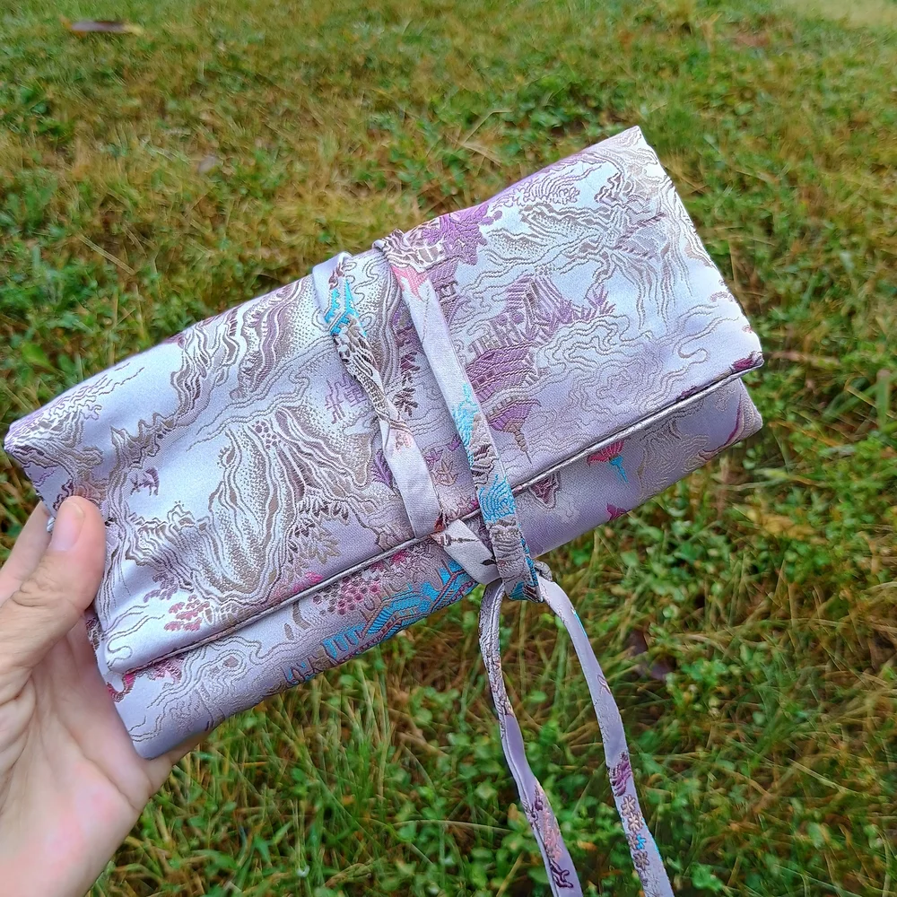 GoRGEoUS Asian inspired satin jewelry or makeup bag w pockets, jewelry bag
